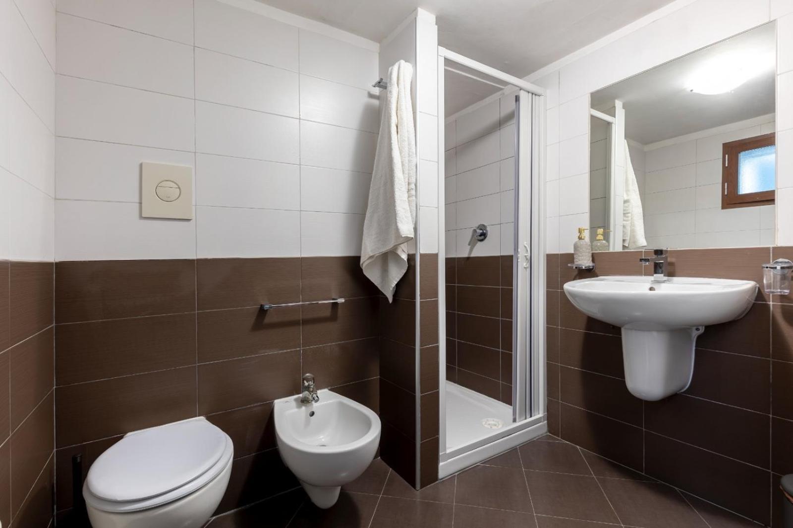 Hub Station Apartment *